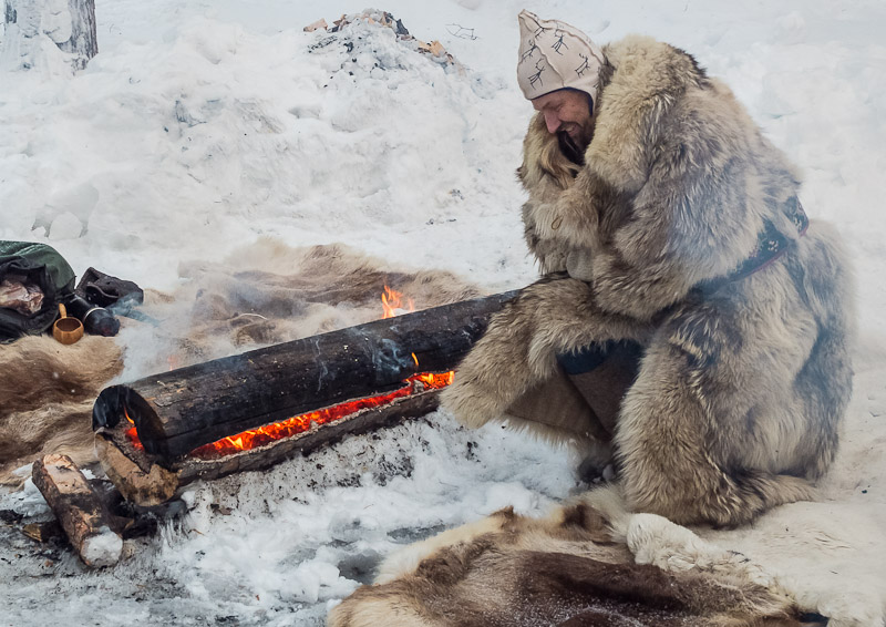 Long Log Fire - Ice Raven - Sub Zero Adventure - Copyright Gary Waidson, All rights reserved.